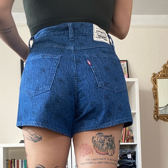 Levi’s 80s Mom Shorts Floral Print - Picture 3 of 6